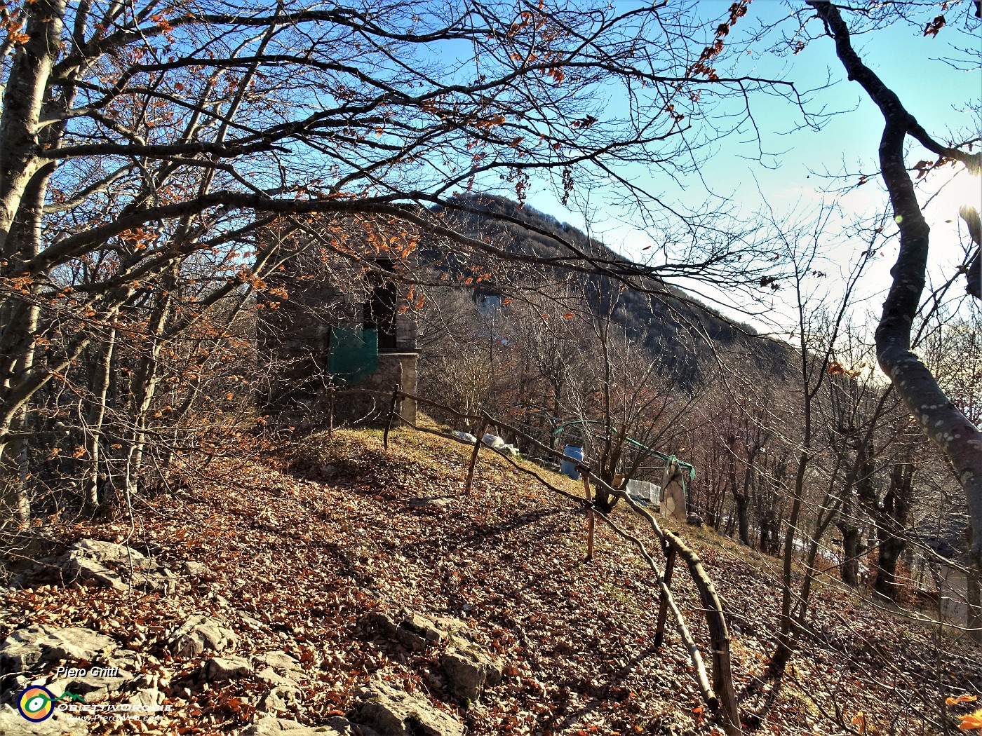 62 Dalla Forcella Alta in cammino  verso il Monte Tesoro.JPG